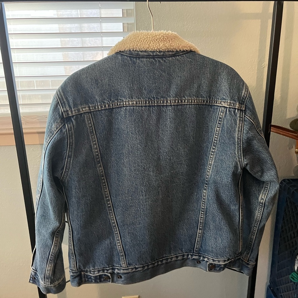 Levi's NWT Blue Denim Sherpa Jacket with Cream Collar - Picture 4 of 4